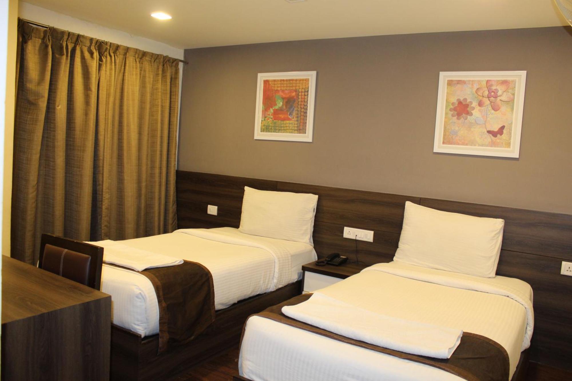 Hotel Royal Inn - Electronic City Bangalore Buitenkant foto